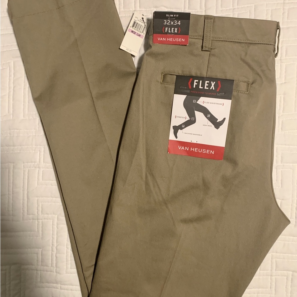 Brand new with tags - Men’s Van Heusen FLEX slim fit khakis in a size 32x34